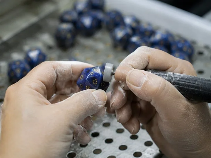 Hand-applying gold to the pips β CuiShen